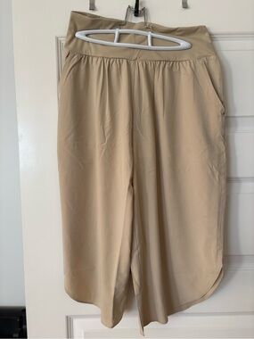 HALARA Beige Cropped Wide-Leg Pants
